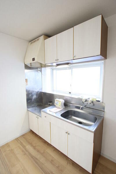 画像6:２口ガスコンロ設置可能なキッチンです♪採光も良好ですよ！！