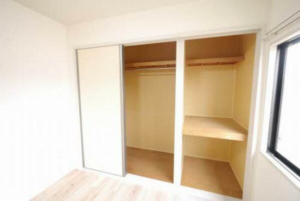 画像13:あると便利な収納！棚を使ってキレイに整理整頓！お部屋を広くご利用いただけます！