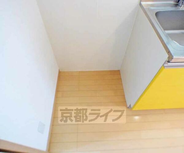 画像16:キッチン横に冷蔵庫が設置...