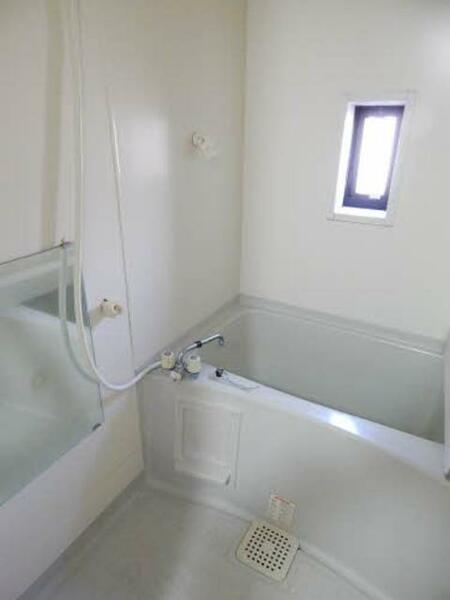 画像7:浴室にも窓があるので換気もしやすいです☆
