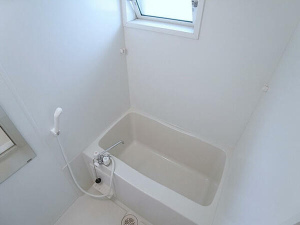 画像5:浴室乾燥機完備のバスルーム