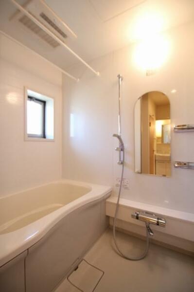画像10:浴室乾燥暖房機能付♪寒い日は浴室内を暖める事も可能です。