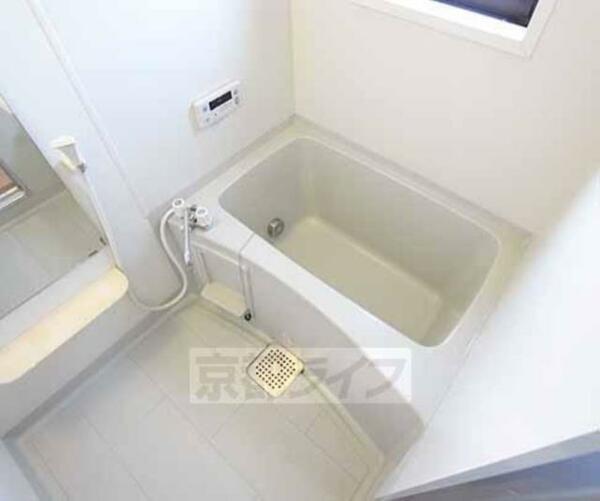 画像4:浴室乾燥機付きのお風呂です。