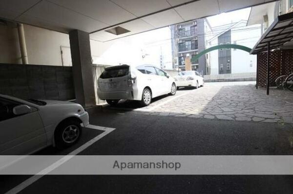 画像15:駐車場