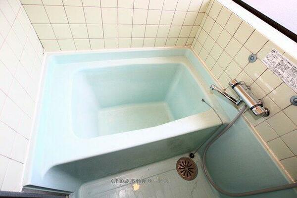 画像16:コンパクトで使いやすいお風呂です メゾン三芳201号室　2024年3月8日撮影