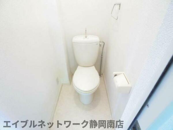 画像8:落ち着いた色調のトイレです