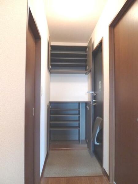 画像9:【玄関】シューズボックスはセパレートタイプ☆中棚は取り外し可能で高さ調整ができますので、高さのあるブ
