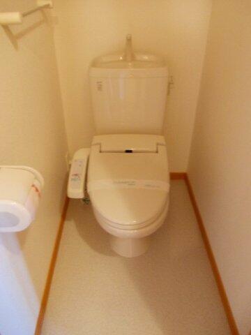 トイレ：ゆったりとした空間のトイレです