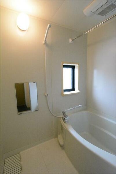 画像6:浴室乾燥機・サーモスタット混合水栓
