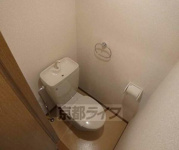 画像6:清潔感のある洋式トイレ、...
