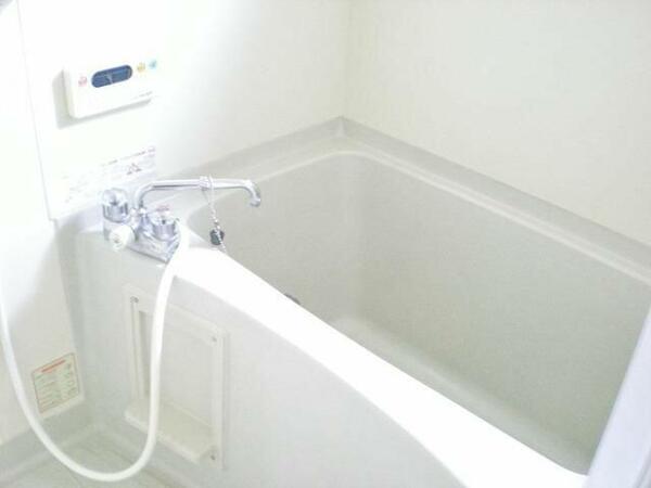 浴室：★窓・追い焚き機能・浴室乾燥機★