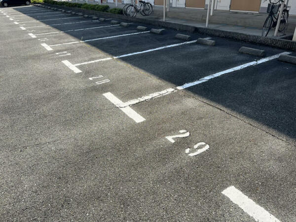 画像11:駐車場