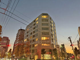 ”南西”　パークハウス広尾　３階