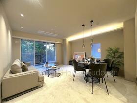 〜平置き駐車場所有権付〜広尾ガーデンヒルズウエストヒルＫ棟