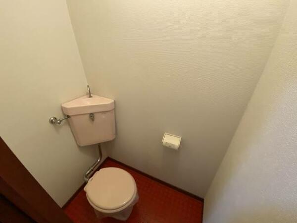 画像8:手洗い付き洋式トイレ