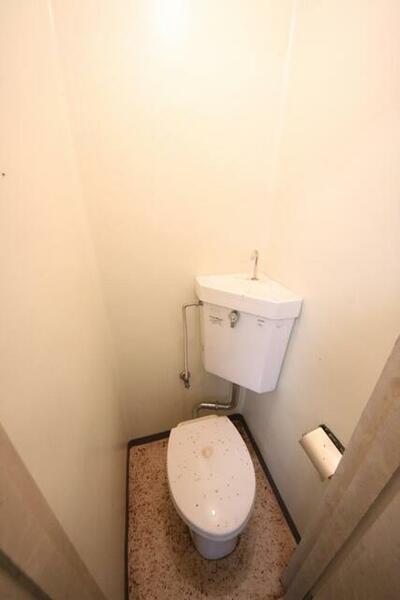 画像8:清潔感のある爽やかなトイレ。誰もがリラックスできる空間です。