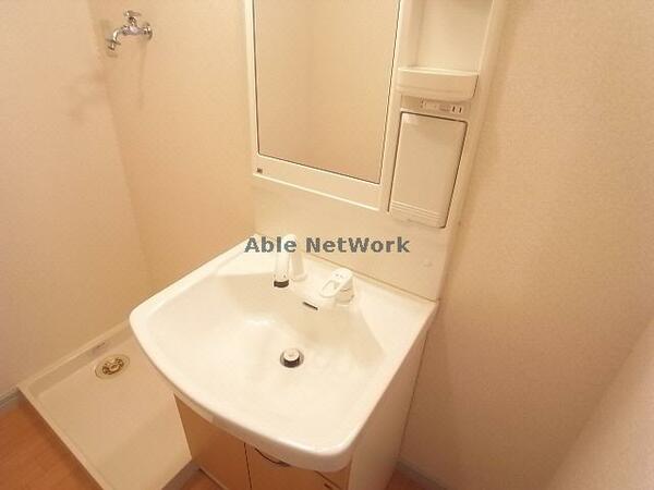 画像7:シャワー付き独立洗面台