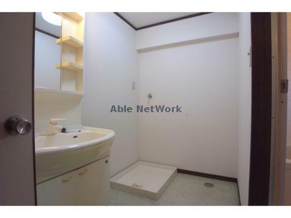 画像9:独立洗面台・室内洗濯置き場
