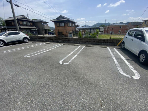 画像11:駐車場