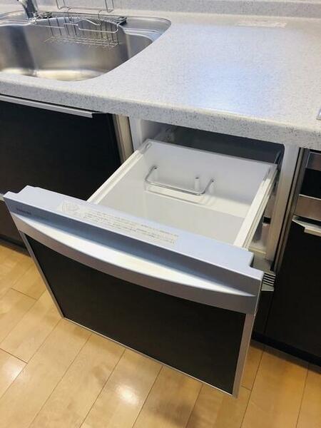 画像16:システムキッチン　ミニ冷蔵庫付　※食洗器ではございません。