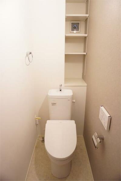 トイレは快適な温水洗浄便座付き
