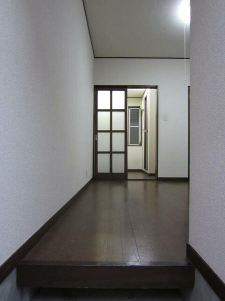 画像11:玄関からの室内