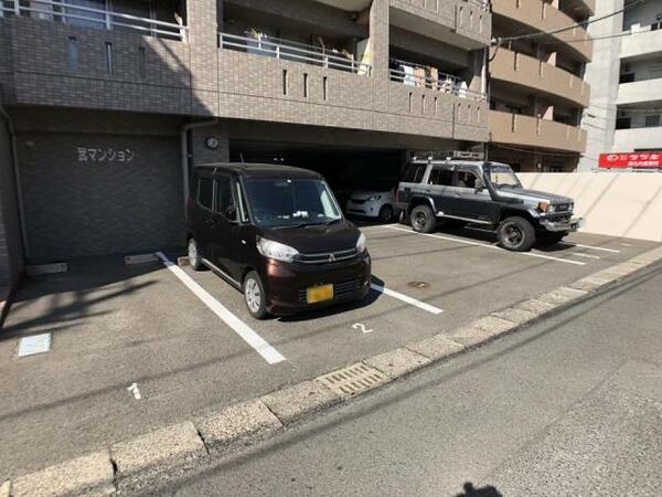 画像13:駐車場