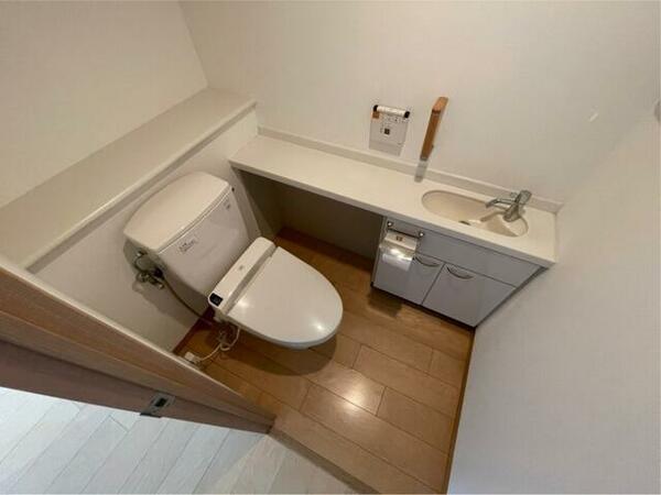 画像12:こちらはトイレです、お手洗いの場所も付いてて嬉しいですね