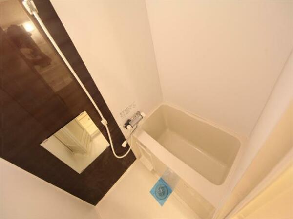 画像4:バスルーム（お風呂トイレ別）