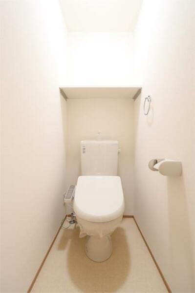 画像9:（イメージ）温水洗浄便座付きのトイレです。