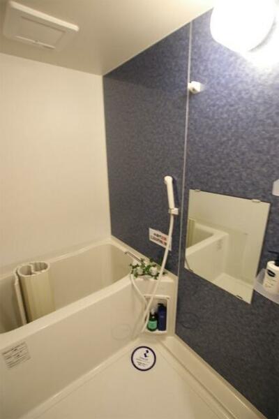 画像6:アクセントパネル仕様のオシャレな浴室♪