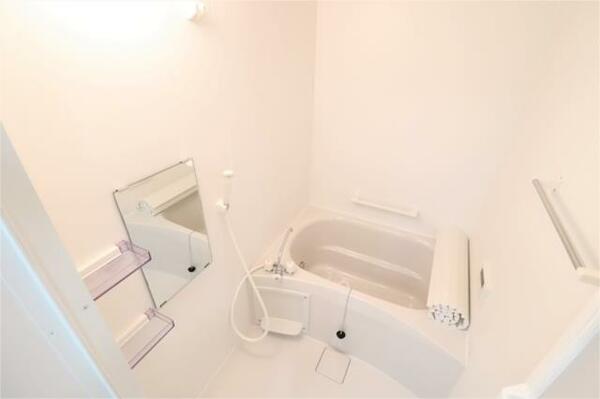 画像6:清潔感のあるバスルームです。