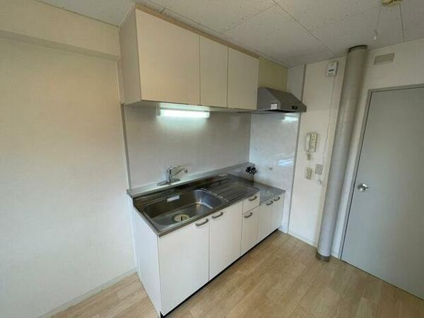 画像16:キッチンはスペースも広々していて使いやすそうですよ！