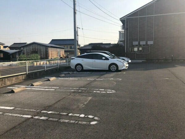 画像12:駐車場