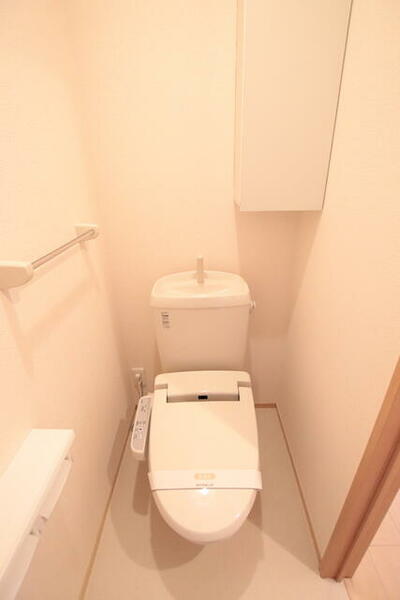 画像11:洗浄機能付のトイレです