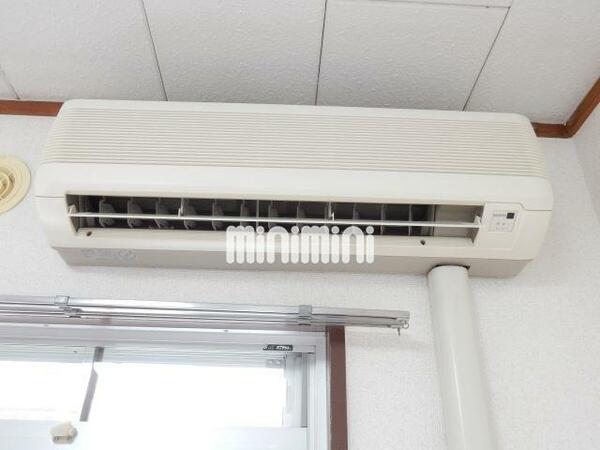 画像9:冷暖房完備のエアコン