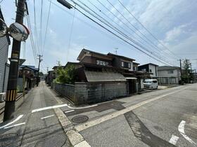 富山県高岡市蓮美町