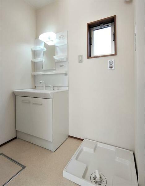 画像2:独立洗面化粧台と洗濯用防水パンが設置されます。
