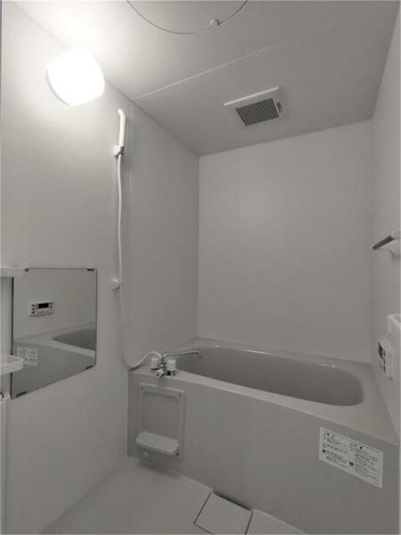 画像5:２４時間換気システムを採用した清潔な浴室です。