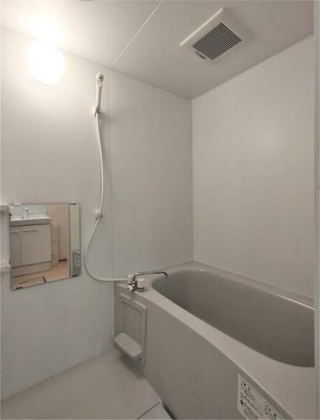 画像6:２４時間換気システムを採用した清潔な浴室