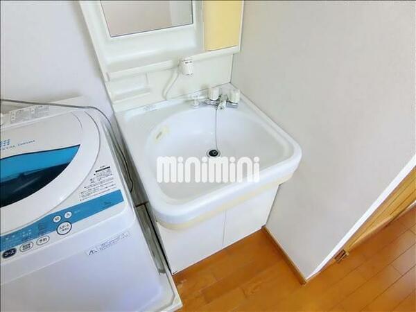 画像9:朝の身支度もスムーズにできる独立洗面台です。