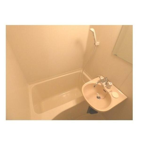 画像4:ワイドな浴槽