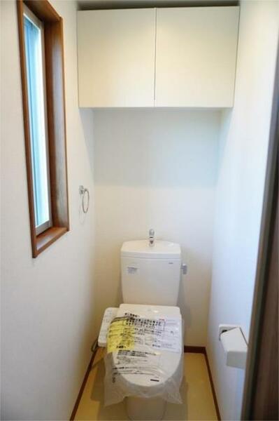 画像13:トイレは快適な温水洗浄便座付き
