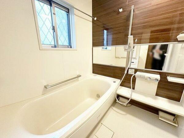 ■バスルームは浴室乾燥機、追い焚き機能付き