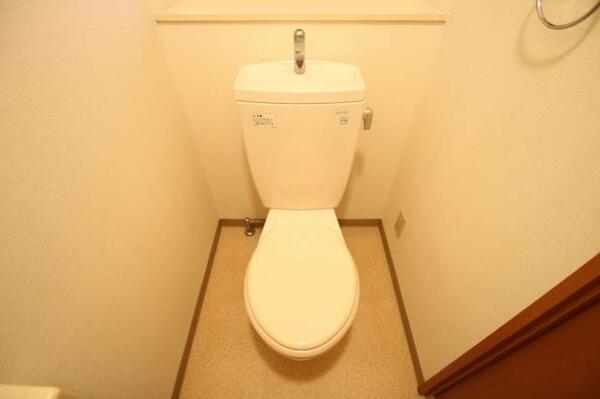 画像9:清潔感あるトイレです。