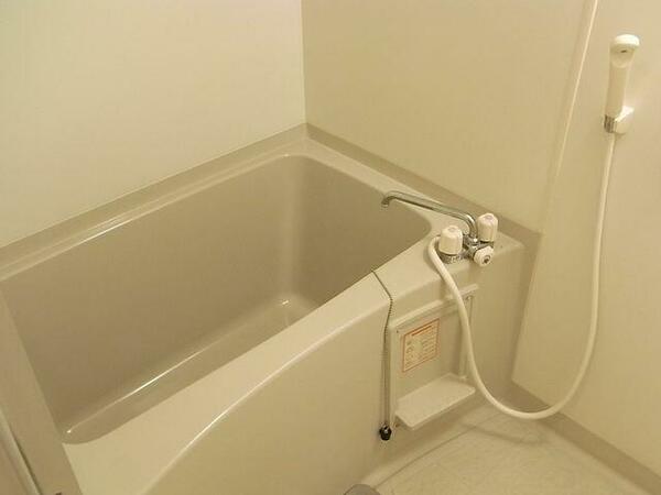 画像8:浴室乾燥機付きのバスルーム