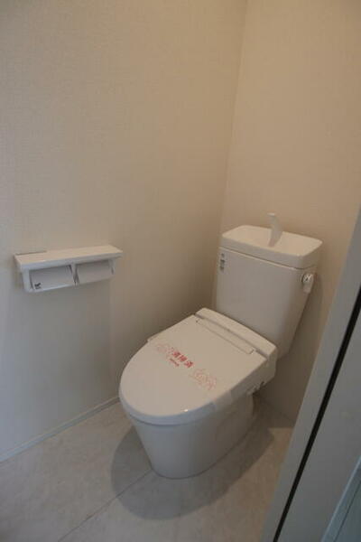 画像8:洗浄便座付きトイレです