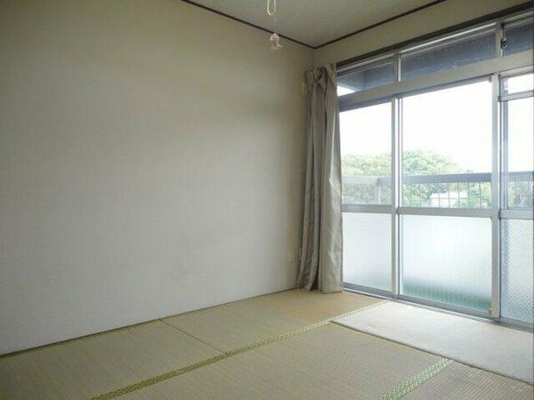 画像16:日本らしい落ち着いた雰囲気の和室です
