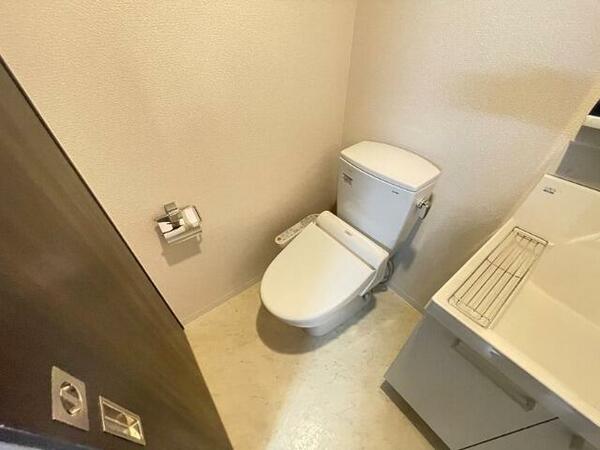 画像8:ウォシュレット標準装備のきれいなトイレです。