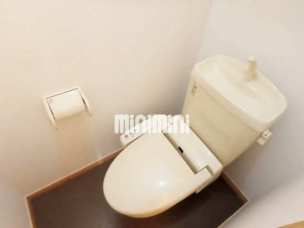 画像10:温水洗浄機能付きトイレです。